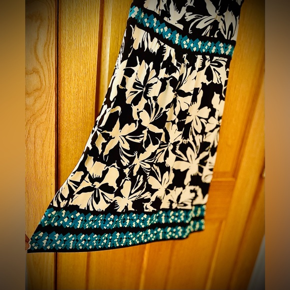 Apt 9 BEAUTIFUL Dress - Picture 3 of 4